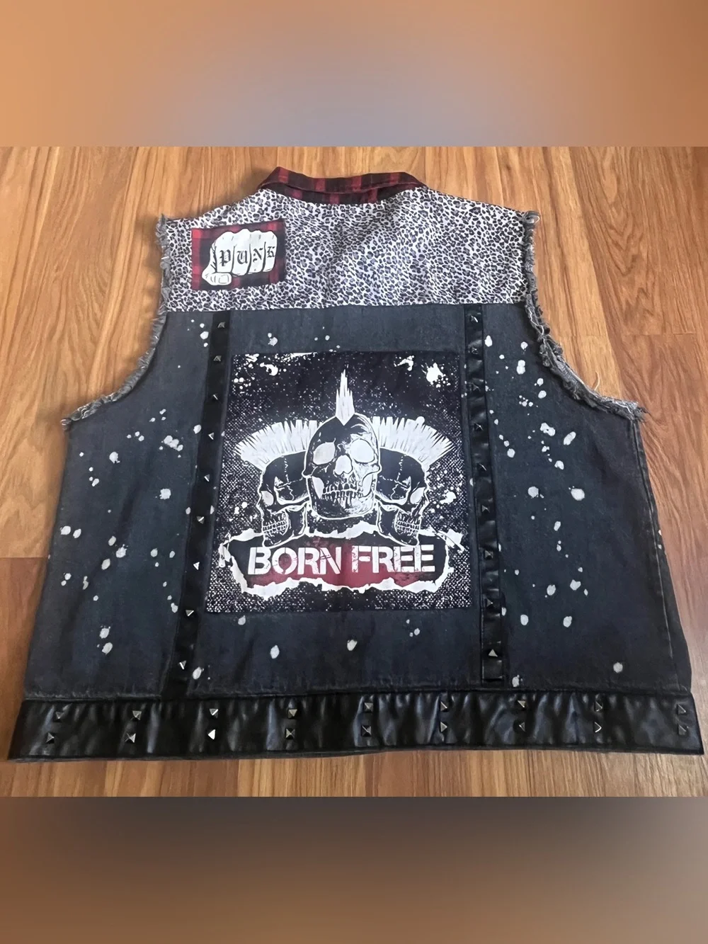 Spirit Halloween Punk Rockstar Vest Stud Skull Patches Bleach Splatter Emo L/XL